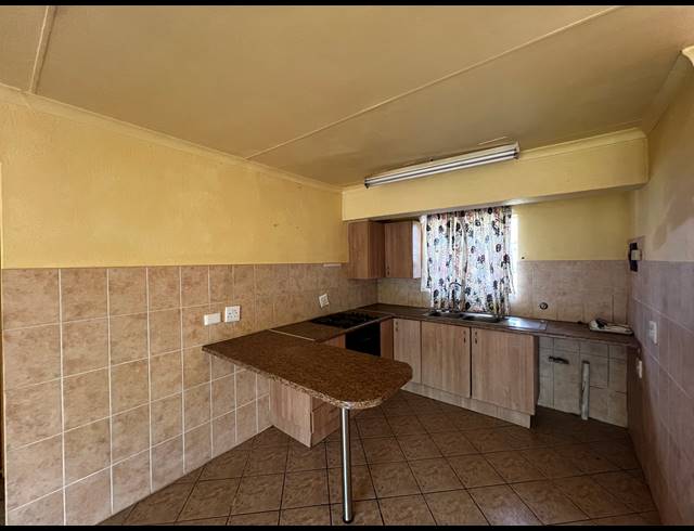 2 BEDROOM FREEHOLD FOR SALE IN STONEHENGE EXT 5